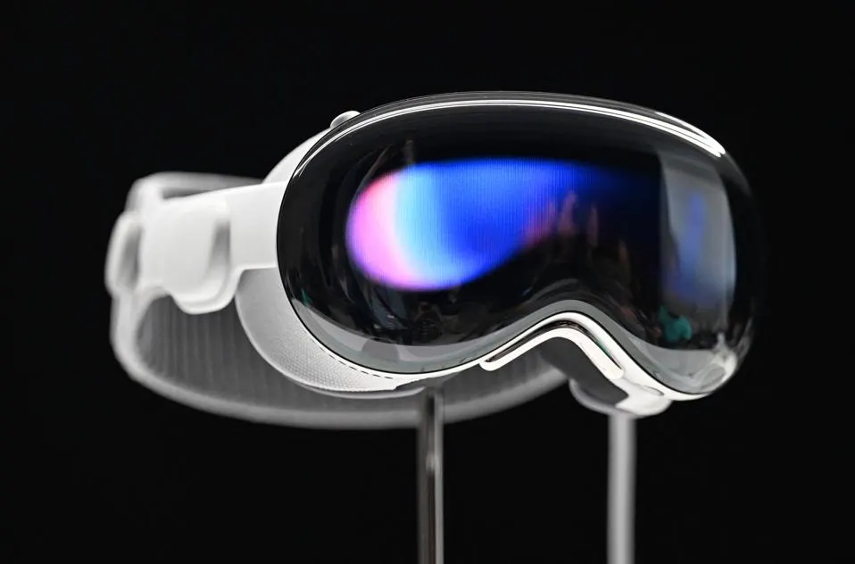 Apple Vision Pro: Revolutionizing Education through AR